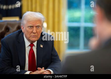 WASHINGTON DC, USA - 26 March 2025 - US President Donald Trump announces trade tariffs on auto imports in the Oval Office of The White House, Washingt Stock Photo