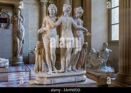 Three graces statue louvre hi-res stock photography and images - Alamy