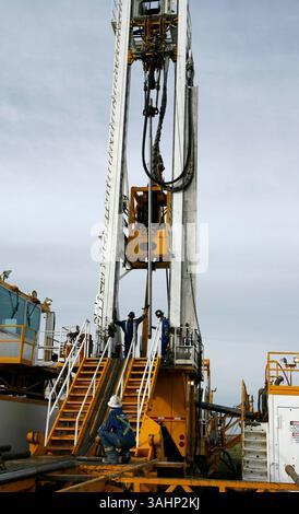 sep 30, 2007 - irricana, alberta, canada - drilling... Sep 30, 2007 - Irricana, Alberta, Canada - A drilling rig bores a ...