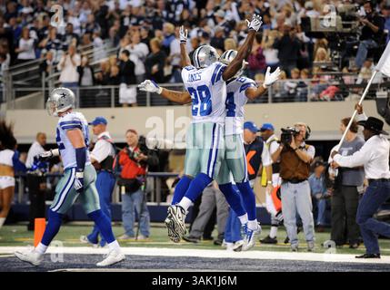 Dallas Cowboys wide receiver Patrick Crayton (84) catches a punt