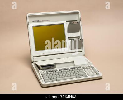 Pavia, Lombardy, Italy - November 23, 2024: Hewlett-Packard Portable Vectra Cs, from 1987 at MUSDI Museum. Equipped with a 720k floppy and a 20 MB har Stock Photo