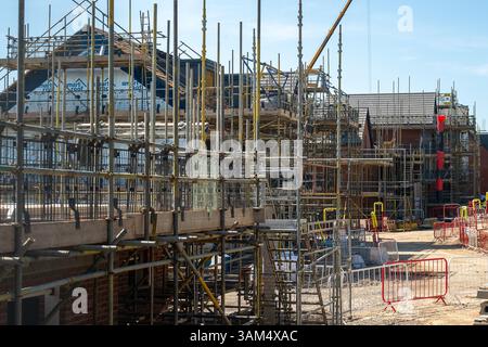 Maidenhead, Berkshire, UK. 11th April, 2025. New houses and apartments under construction in South West Maidenhead, Berkshire at the Harvest Hill site by builders Taylor Wimpey. In Labour's push to build more homes and ignore "Nimby" concerns, Chancellor Rachel Reeves has recently told builders that they can "Forget bats and newts" when they plan more houses. South West Maidenhead is becoming unrecognisable as many of the open fields are being built on. Nearby Maidenhead Golf Club is also due to have 1,500 news homes built on it too. Credit: Maureen McLean/Alamy Stock Photo