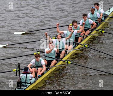 Putney Riverside Rowing Putney, London UK 8 April 2025. A member of the Oxford university ...