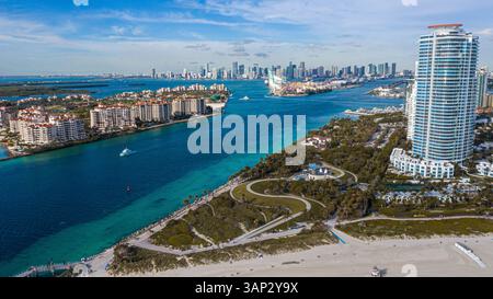 Aerial view of high-rises along the Chao Phraya River, Bangkok ...