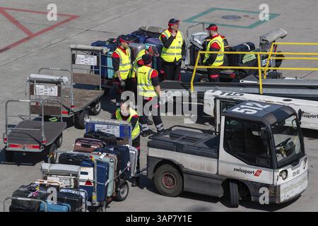 Flight operations Ground staff Baggage Stock Photo