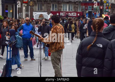 London, England, UK. 15th Apr, 2025. A busker performs in Leicester Square ahead of a suspension on busking which comes into force on 17th April, following a court ruling. (Credit Image: © Vuk Valcic/ZUMA Press Wire) EDITORIAL USAGE ONLY! Not for Commercial USAGE! Stock Photo