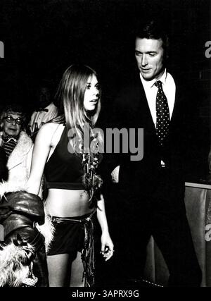 THE BEGUILED (1971) JO ANN HARRIS, CLINT EASTWOOD BEGL 002FOH Stock