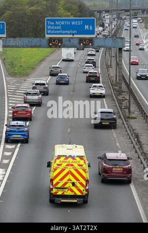 Great Barr, Birmingham, April 18th 2025. Drivers move out of the way for an ambulance on the M5 towards the M6 motorway. - Good Friday traffic is building close to Junction 8 of the M5 and M6 motorway Interchange near Great Barr, Birmingham as motorists getaway on Good Friday. The M5 motorway (pictured) joins the M6 at Junction 8 northbound towards Wolverhampton and Southbound towards London. Credit: British News and Media/Alamy Live News Stock Photo