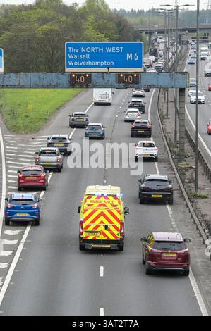 Great Barr, Birmingham, April 18th 2025. Drivers move out of the way for an ambulance on the M5 towards the M6 motorway. - Good Friday traffic is building close to Junction 8 of the M5 and M6 motorway Interchange near Great Barr, Birmingham as motorists getaway on Good Friday. The M5 motorway (pictured) joins the M6 at Junction 8 northbound towards Wolverhampton and Southbound towards London. Credit: British News and Media/Alamy Live News Stock Photo