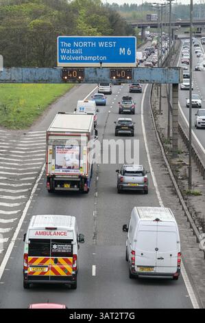 Great Barr, Birmingham, April 18th 2025. Good Friday traffic is building close to Junction 8 of the M5 and M6 motorway Interchange near Great Barr, Birmingham as motorists getaway on Good Friday. The M5 motorway (pictured) joins the M6 at Junction 8 northbound towards Wolverhampton and Southbound towards London. Credit: British News and Media/Alamy Live News Stock Photo