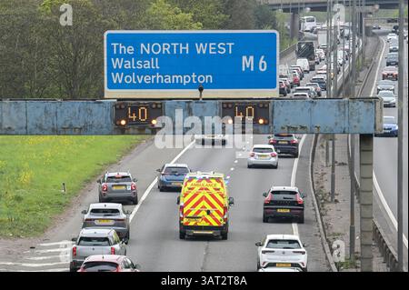 Great Barr, Birmingham, April 18th 2025. Drivers move out of the way for an ambulance on the M5 towards the M6 motorway. - Good Friday traffic is building close to Junction 8 of the M5 and M6 motorway Interchange near Great Barr, Birmingham as motorists getaway on Good Friday. The M5 motorway (pictured) joins the M6 at Junction 8 northbound towards Wolverhampton and Southbound towards London. Credit: British News and Media/Alamy Live News Stock Photo
