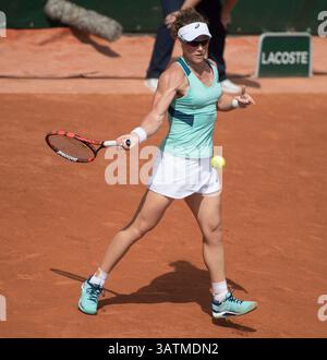 May 25,2016: Samantha Stosur (AUS) defeated Shuai Zhang (CHN) 6-3 in the first set at Roland Garros being played at Stade Roland Garros in Paris, . ©Leslie Billman/Tennisclix(Credit Image: © Leslie Billman/CSM via ZUMA Wire) Stock Photo