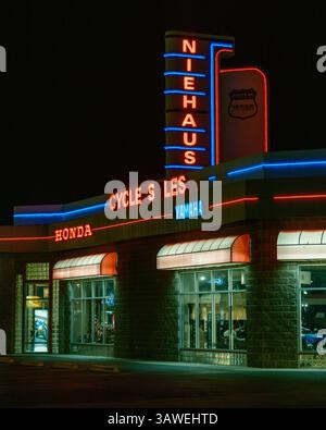 Niehaus Cycle Sales vintage neon sign on Route 66 at night, Litchfield, Illinois Stock Photo