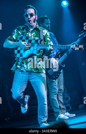 Aaron Barrett of Reel Big Fish performing during the Bamboozle Left at the Verizon Wireless Amphitheater in Irvine. Credit: Jared Milgrim/The Photo Access Stock Photo - Alamy Aaron Barrett of Reel Big Fish performing during the Bamboozle Left at the Verizon Wireless Amphitheater in Irvine. Credit: Jared Milgrim/The Photo Access Stock Photo - Alamy