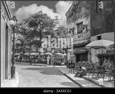 PARIS 1936 Vintage retro Montmartre fashion lifestyle Paris Description: Historic Paris. Image of the terrace of the restaurant Mère Mere Catherine on the Place du Tertre: 1936 France, Paris Sacré Coeur Photographer: Poll, Willem van de Stock Photo