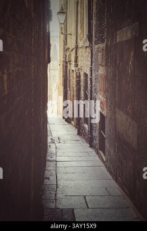 Window detail The Royal Mile Edinburgh Scotland Stock Photo - Alamy