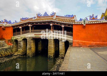 Covered Bridge is the popular place to visit in Hoi An, Vietnam. Covered Bridge (Chua Cau) also known as Japanese Bridge or Lai Vien Kieu, is an ancie Stock Photo