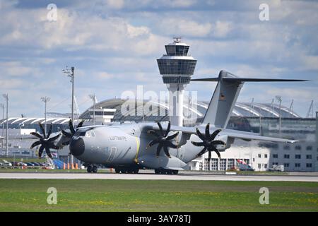 Airbus A400 M Atlas der Luftwaffe nach der Landung am Flughafen F…