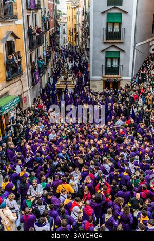 Turbas de Cuenca in purple robes make a deafening noise with their drums (tambores) and trumpets (clarines) at the head of the Camino del Calvario procession, which passes through Cuenca on Good Friday. Calle del Fuero, Cuenca, Castilla-La Mancha, Spain Stock Photo