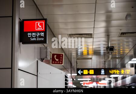 A safe zone sign with a white telephone icon and the letters "SOS" on a red background Stock Photo