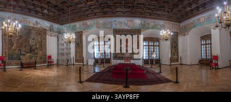 Throne Room In The Wawel Castle In Krakow Poland Stock Photo Alamy throne-room-in-the-wawel-castle-in-krakow-poland-stock-photo-alamy