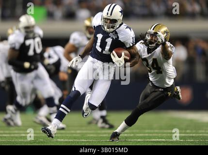 Dallas Cowboys wide receiver Patrick Crayton (84) catches a punt