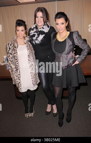 Kourtney Kardashian Khloe Kardashian and Kourtney Kardashian sign