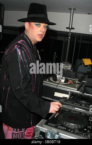 Apr. 28, 2004 - New York, New York, U.S. - K36893JBB.TIA WILLIAMS BOOK PARTY FOR ''THE ACCIDENTAL DIVA'' AT THE 40/40 CLUB , NEW YORK New York 04/28/2004.  /   BOY GEORGE(Credit Image: © John Barrett/Globe Photos/ZUMAPRESS.com) Stock Photo