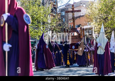 The Archicofradía de Paz y Caridad is an independent and very old brotherhood in Cuenca. It unites several hermandades and organizes its own procession on Maundy Thursday. Members of all the associated hermandades take part in this procession in their respective habit colors. Plaza la Hispanidad, Cuenca, Castilla-La Mancha, Spain Stock Photo