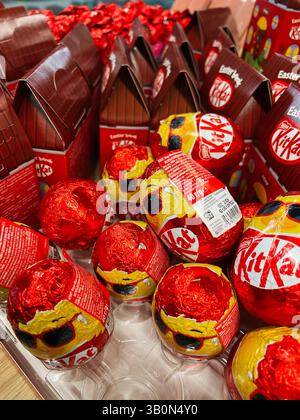 Kyiv, Ukraine - April 23, 2025: Foil wrapped KitKat chocolates in festive packaging displayed during the Easter season. Stock Photo