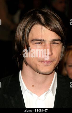 Mar. 21, 2006 - New York, New York, U.S. - ''LUCKY NUMBER SLEVIN'' PREMIERE-OUTSIDE ARRIVALS.ZIEGFELD THEATRE-NYC  03/21/06.JOSH HARTNETT.  - -   2006.I10589JZ(Credit Image: © John Zissel/Globe Photos/ZUMAPRESS.com) Stock Photo
