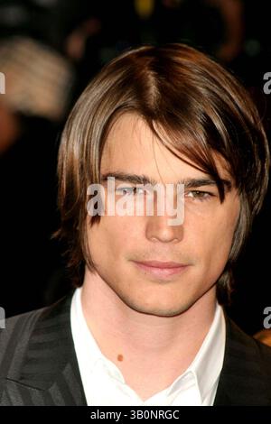 Mar. 21, 2006 - New York, New York, U.S. - ''LUCKY NUMBER SLEVIN'' PREMIERE-OUTSIDE ARRIVALS.ZIEGFELD THEATRE-NYC  03/21/06.JOSH HARTNETT.  - -   2006.I10589JZ(Credit Image: © John Zissel/Globe Photos/ZUMAPRESS.com) Stock Photo