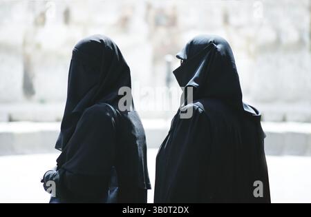Syria: Bedouin women of the Syrian Desert. Photo by Tancrède R