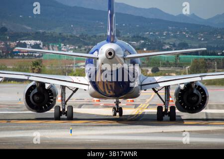 Avión de línea Airbus A320 de la aerolínea sueca SAS Scandinavian Airlines en el aeropuerto de Málaga Costa del Sol. Stock Photo
