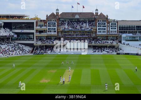 London, UK. 25th Apr, 2025. Kia Oval, London April 25 2025 General view of play during Day 1 of the Rothesay County Championship game between Surrey County Cricket Club vs Somerset County Cricket Club at Kia Oval in London, England (Keeran Marquis/SPP) Credit: SPP Sport Press Photo. /Alamy Live News Stock Photo