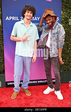 Noah Grossman und Keith Leak Jr. bei der Eröffnung der Universal Fan