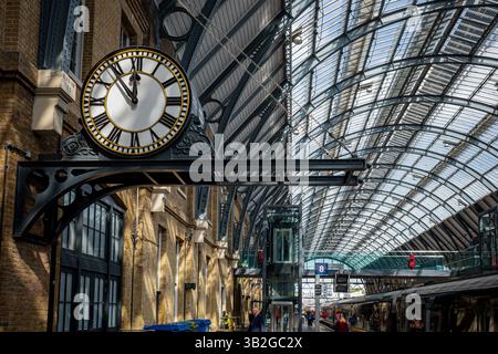 Kings Cross Station clock on platform 8. London Kings Cross Station Clock. London Kings Cross Platform One Clock. Stock Photo