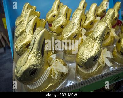 An army of Lindt brand chocolate Easter bunnies on display in a store in New York on Friday, April 11, 2025. Easter arrives on April 27.  (© Richard B. Levine) Stock Photo