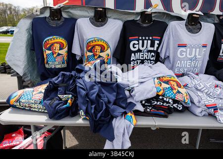 Warren, USA. 29th Apr, 2025. Vendors outside President Donald Trump's ...