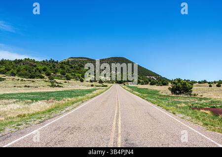Capulins Volcano Rd Capulin Volcano National Park Monument Stock Photo - Alamy
