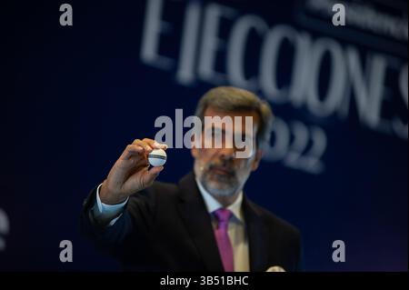 March 29, 2022, Bogota, Cundinamarca, Colombia: The national registry of the civil state presents the electoral draw ballots for the 2022 Presidential Elections presented by the national registrar Alexander Vega, in Bogota, Colombia, March 29, 2022. Photo by: Sebastian Barros/Long Visual Press (Credit Image: © Sebastian Barros/LongVisual via ZUMA Press Wire) Stock Photo