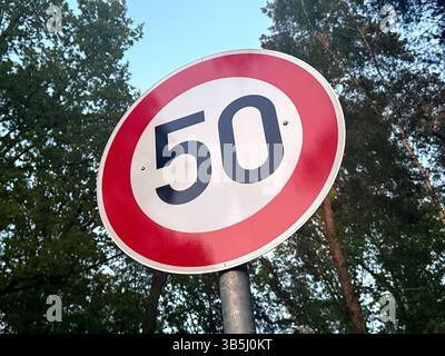 Verkehrsschild 50 km/h Geschwindigkeit Verkehrsregel *** Traffic sign ...