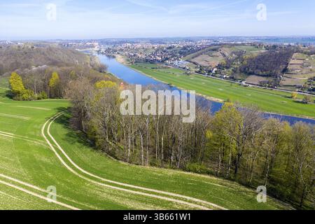 Aerial view of the Elbe valley south of Meissen, in the foreground the Totenhaeuschen, on the other side of the Elbe the Spaargebirge with vineyards, Stock Photo