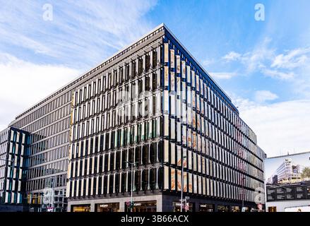 Modern Benrather Karree office tower with glass facade and onyx panels in Düsseldorf’s prime banking district. Düsseldorf, Germany Stock Photo