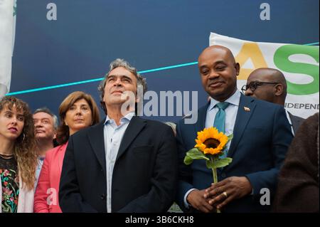 March 23, 2022, Bogota, Cundinamarca, Colombia: Presidential Candidate for the political alliance 'Coalicion Centro Esperanza' Sergio Fajardo signs his presidential candidacy with his running mate Luis Gilberto Murillo in Bogota, Colombia on March 23, 2022. (Credit Image: © Chepa Beltran/LongVisual via ZUMA Press Wire) Stock Photo
