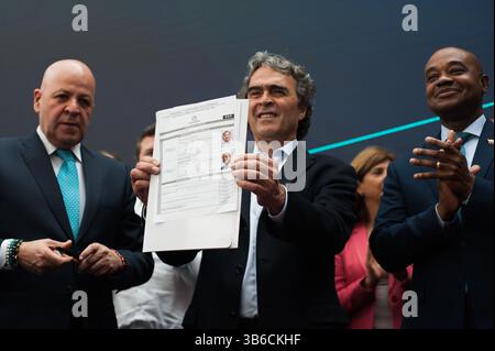 March 23, 2022, Bogota, Cundinamarca, Colombia: Presidential Candidate for the political alliance 'Coalicion Centro Esperanza' Sergio Fajardo signs his presidential candidacy with his running mate Luis Gilberto Murillo in Bogota, Colombia on March 23, 2022. (Credit Image: © Chepa Beltran/LongVisual via ZUMA Press Wire) Stock Photo