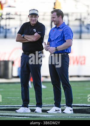 Running Headline Example SMU head coach Rhett Lashlee, center front, stands with his team before ...