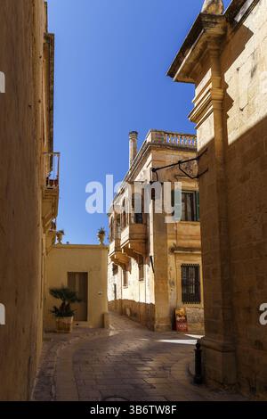 impressions-of-the-narrow-medieval-streets-of-mdina-malta-in-2017