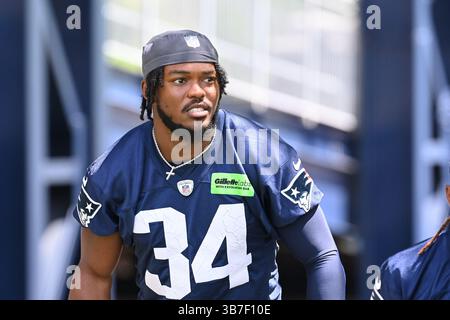 New England Patriots safety Dell Pettus (24) and safety Brenden