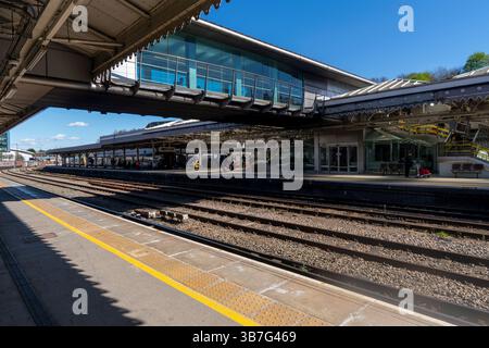 Image of Sheffield train station interior showing the platforms Stock Photo